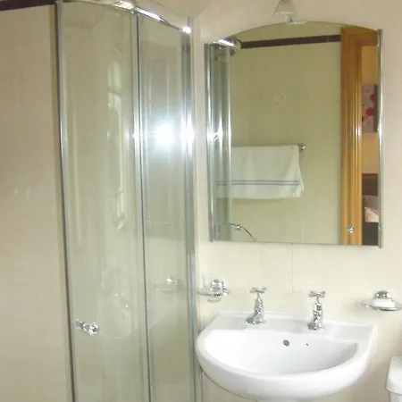 Bed & Breakfast Woodlands House