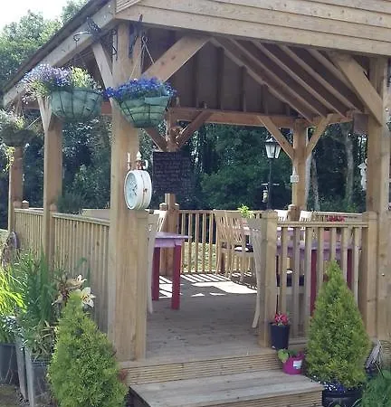 Woodlands House 3*